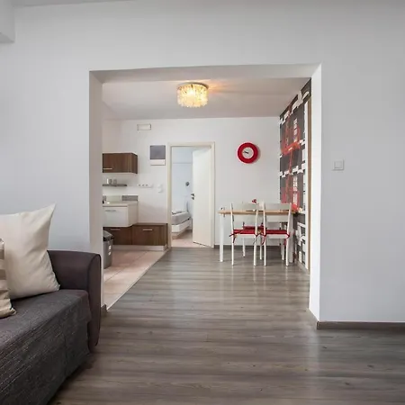 Sabrina فاليراكي